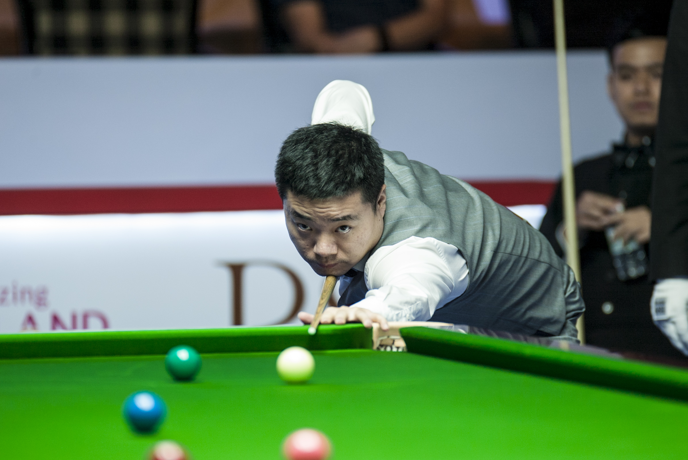 中国队以 中国队以