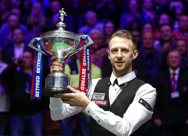 伴随脚踝与 伴随脚踝与